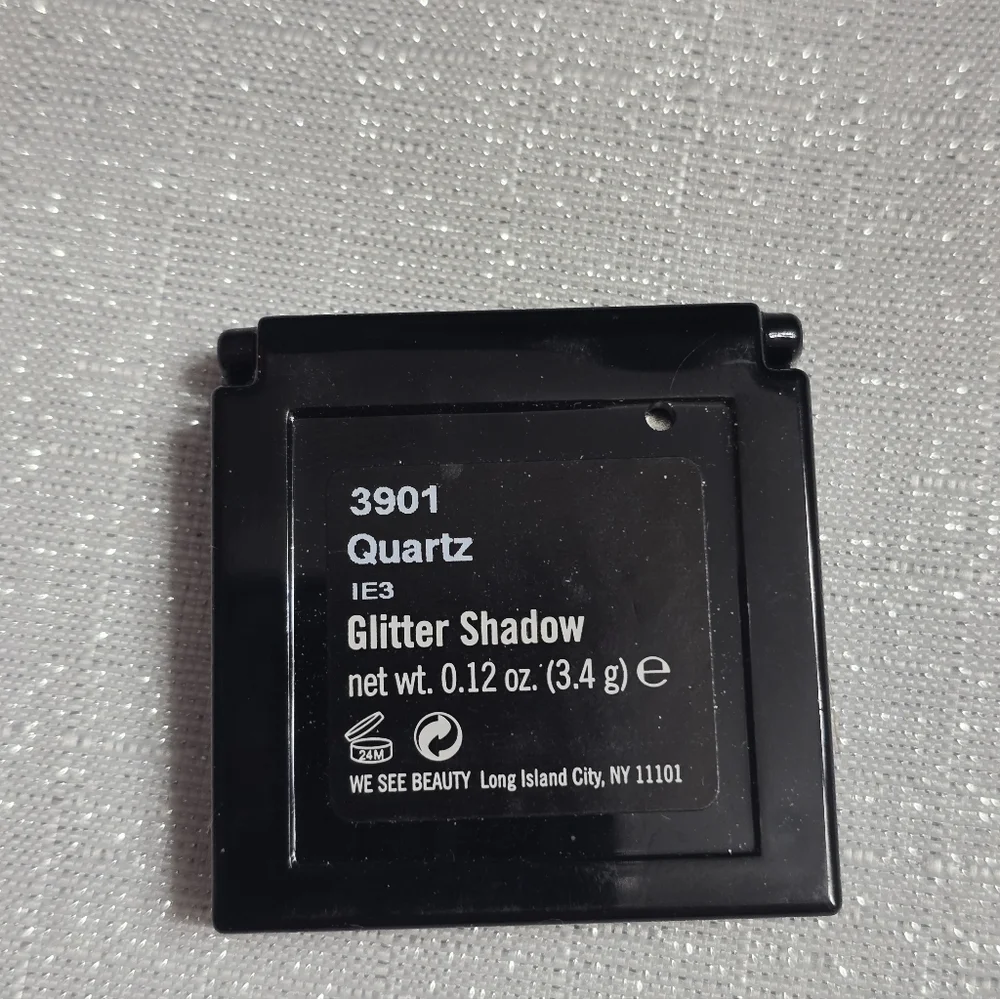 MAKE Beauty Glitter White Eyeshadow Shade 3901 Quartz